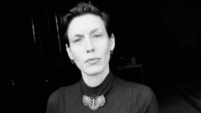 Katharina Ludwig: Sunt o scriitoare neurodivergentă și cu dizabilitate, așa că liniștea, pentru mine, nu există, nici &icirc;n minte, nici &icirc;n corp. Am &icirc;nvățat să lucrez cu acel tumult interior, uneori &icirc;mpotriva lui