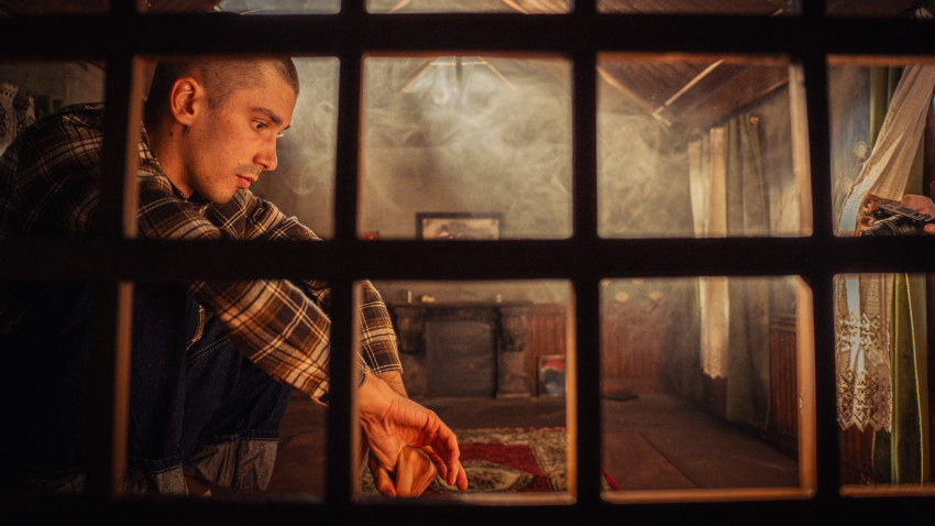 COJO lansează melodia "Latent" – un manifest muzical pentru tinerii care visează cu ochii deschiși - o colaborare cu producătorul și regizorul iRonic Distors și alături de comunitatea Zbor România