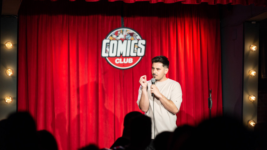 [Stand-up pe bune] Florentin Păune: În București, dacă ești vulgar, te judecă. În țară, dacă nu ești vulgar, nu te ascultă