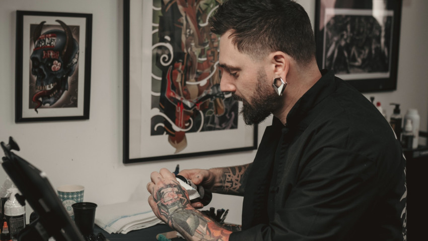 Tattoo Weirdly Wonderful. Alex Alcaz: Tatuajele au evoluat în tehnică și compoziție, atingând un nivel vizual incredibil, fiind mai mult o fuziune a corpului uman cu arta