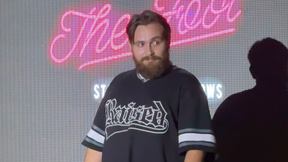 [Stand-up pe bune] Tamer Dobroiu: Banii o să vină după multă muncă și mult timp, ceea ce contează cel mai mult pentru mine e să fac publicul să r&acirc;dă, fapt care &icirc;mi hrănește bine&icirc;nțeles egoul