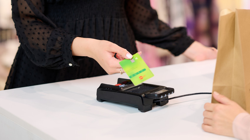 Studiu Edenred Benefit: Cardurile cadou devin beneficiul-cheie în programele de recunoaștere a angajaților în 2026