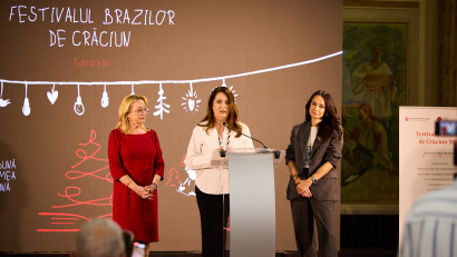 Bradul Luminii Interioare: cum transformă Atelier ARIA și wienerberger ceramica &icirc;ntr-un statement creativ pentru Festivalul Brazilor de Crăciun