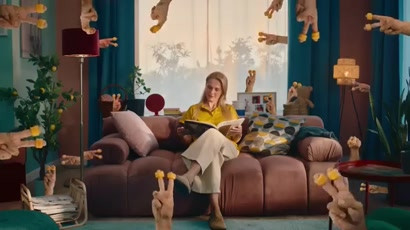 Hula Hoops - Invarte distractia pe degete cu snack-ul Hula Hoops!