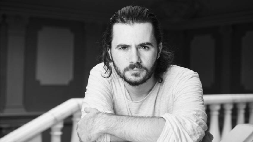 Adelin Ilie: Cea mai frumoasă amintire legată de teatru e, de fapt, suma tuturor dăților în care am vrut să renunț. Și de fiecare dată am rămas