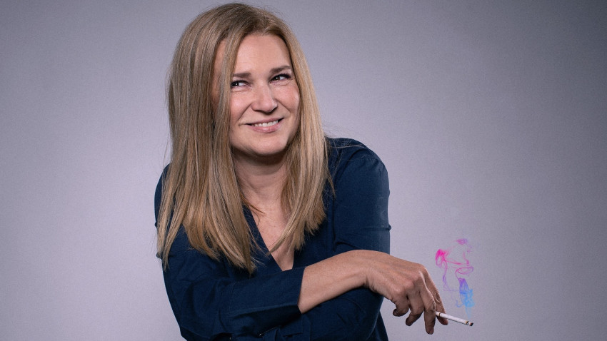 Adela Dan: Îmi place să cred că, după ce a dat ultima pagină, cititorul își va spune „hmm, oare chiar așa a fost? Ia să aflu eu mai mult”