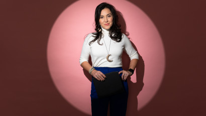 [Restart 2026] Mădălina Turbatu: Suntem fie &icirc;n panică, fie &icirc;n entuziasm, dar prea puțin &icirc;n analiză critică. AI-ul nu este nici salvatorul industriei, nici apocalipsa creativității