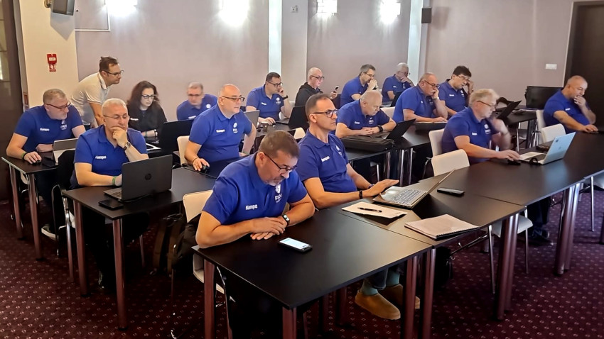 Premieră în handbalul românesc: 129 de arbitri și observatori, evaluați online cu o rată de promovare de 97%
