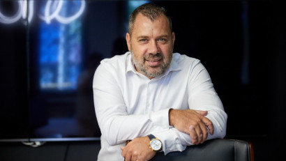 [Restart 2026] Adrian Apostol: Asistăm la o &bdquo;mare uniformizare&rdquo; a creației. &Icirc;nainte, ne temeam de &bdquo;s-a mai făcut&rdquo;; astăzi, algoritmul livrează prin definiție ceea ce s-a mai făcut