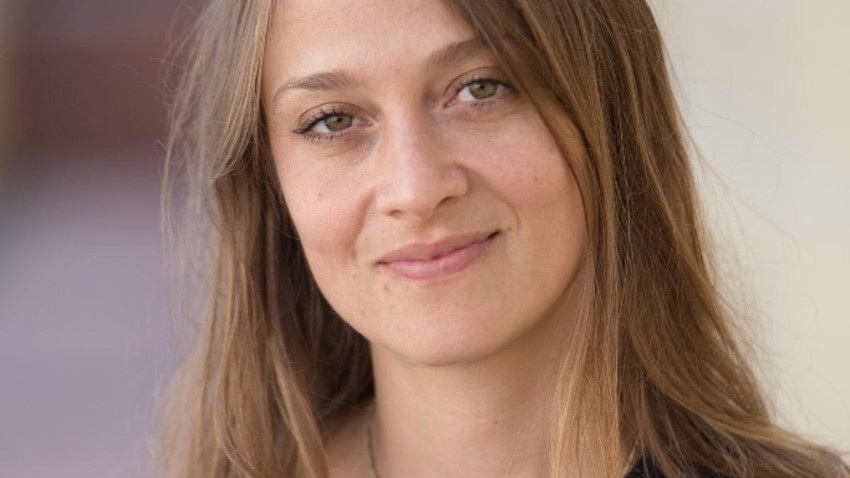 Ivana Mladenović: Cred că m-am eliberat de nevoia de a „explica” lumea și acum pur și simplu o privesc și o înregistrez