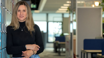 [Noua lume nouă] Ana Smădeanu: Aș renunța la &rdquo;cultura urgenței&rdquo; dacă pot să o numesc așa. Totul arde, totul e pentru azi. Comunicarea nu se face &icirc;n regim de pompieri