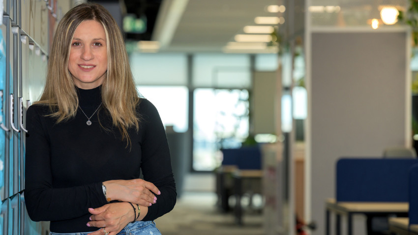 [Noua lume nouă] Ana Smădeanu: Aș renunța la ”cultura urgenței” dacă pot să o numesc așa. Totul arde, totul e pentru azi. Comunicarea nu se face în regim de pompieri