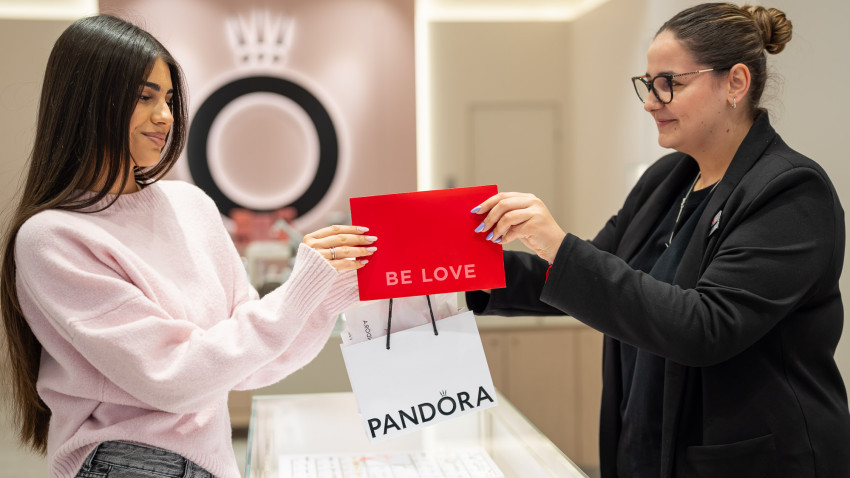 Pandora lansează „Camera Inversă BE LOVE” la Museum of Senses AFI Cotroceni