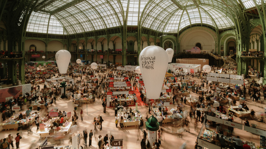 Grand Palais a găzduit România. Jidvei a adus Transilvania la Festivalul de Carte de la Paris.
