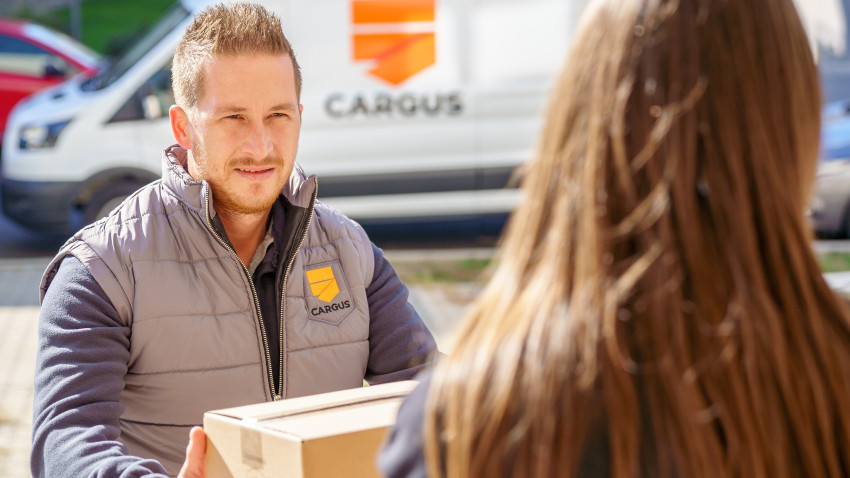 Sondaj Cargus: 2 din 3 români renunță la achiziția unui produs dacă prețul este prea mare, însă aproape 38% adaugă produse în coș pentru livrare gratuită