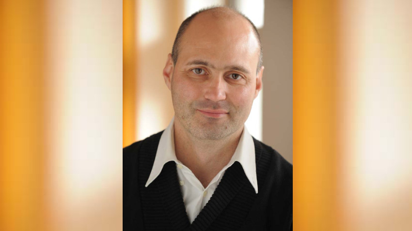 [AI & me] Dragoș Cîrneci: Oamenii nu ar trebui să lase alte entități – AI sau altele care vor apărea – să tragă concluzii în locul lor, să decidă în locul lor