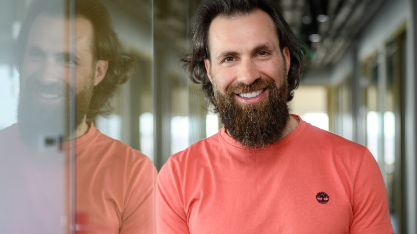 Sondaj tbi bank: 2026, un an sub presiune. 8 din 10 români taie cheltuielile neesențiale, iar peste jumătate amână achizițiile majore din cauza scumpirilor