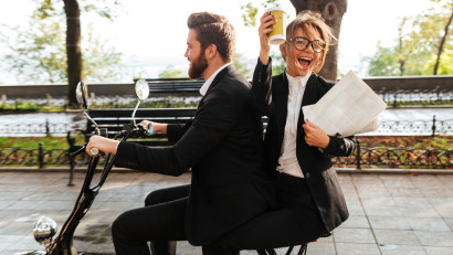 Business-ul e pretextul. Relația e miza. Vinul l-au făcut &icirc;mpreună