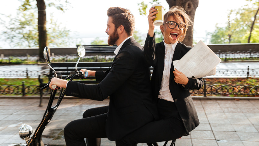 Business-ul e pretextul. Relația e miza. Vinul l-au făcut împreună