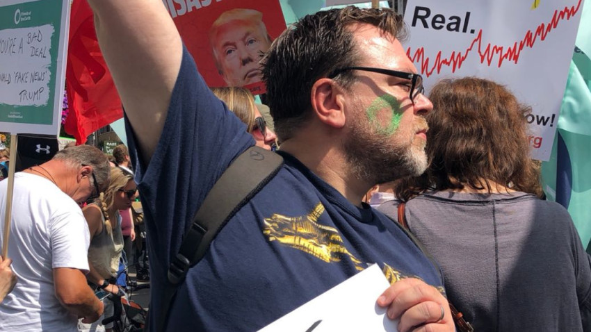 Paul de Gregorio: România a trecut prin experiențe pe care societatea civilă din Europa de Vest nu le-a trăit și nici nu le-ar putea înțelege pe deplin. Poate că asta le oferă oamenilor o altă relație cu activismul