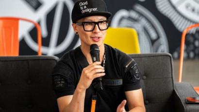 C&acirc;t valorezi, de fapt? Chris Do vine la FOMO cu un masterclass despre personal branding, pricing și negociere pentru antreprenori
