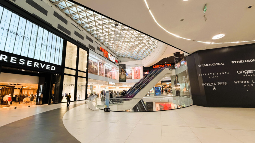Românii cheltuiesc cu 17% mai mult la mall decât acum doi ani, peste rata inflației. The Mall Effect Index explică de ce