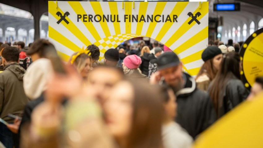 Mii de români au primit sfaturi financiare la Peronul Financiar, înainte de plecarea în mini-vacanța de 1 Mai