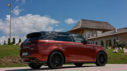 Dincolo de drumuri. Dincolo de așteptări. Range Rover redefinește experiența de călătorie
