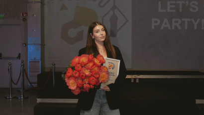 [Scoala ADC*RO] Julia Gomeniuc: Poate că punem mai multe &icirc;ntrebări și contestăm mai des regulile. Nu ne este at&acirc;t de frică să ne spunem punctul de vedere, să experimentăm, să &icirc;ncercăm alte drumuri