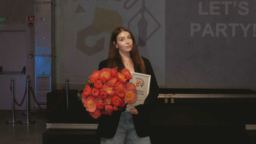 [Scoala ADC*RO] Julia Gomeniuc: Poate că punem mai multe întrebări și contestăm mai des regulile. Nu ne este atât de frică să ne spunem punctul de vedere, să experimentăm, să încercăm alte drumuri