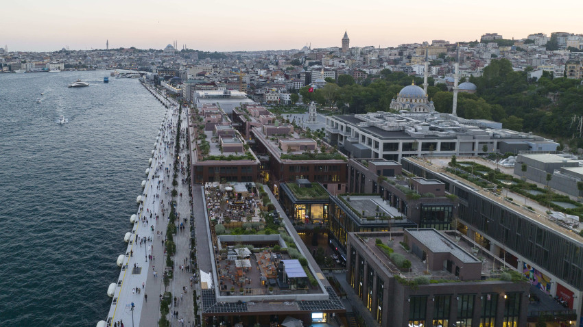 Două concerte, o singură seară, un singur oraș: Istanbul a găzduit peste 140.000 de iubitori de artă în aceeași noapte