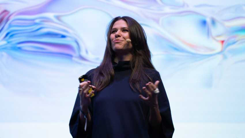 [AI & me] Ioana Teleanu: AI-ul optimizează pentru medie. Și media e, prin definiție, mediocră