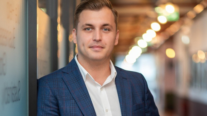 Românii își calculează mai atent bugetele, dar nu renunță la tehnologie: Achizițiile IT finanțate prin tbi bank și PC Garage au crescut cu peste 200%