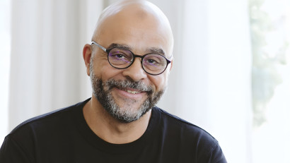 Celebrul vizionar tech Mo Gawdat, una dintre cele mai influente voci globale &icirc;n tehnologie și AI, vine &icirc;n premieră &icirc;n Rom&acirc;nia, la IQ Digital Summit București