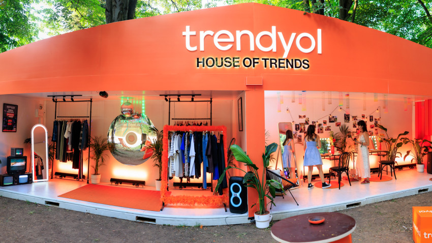 Trendyol x Nostalgia Festival: Mii de participanți au descoperit experiența House of Trends într-un univers inspirat de anii '90 și 2000
