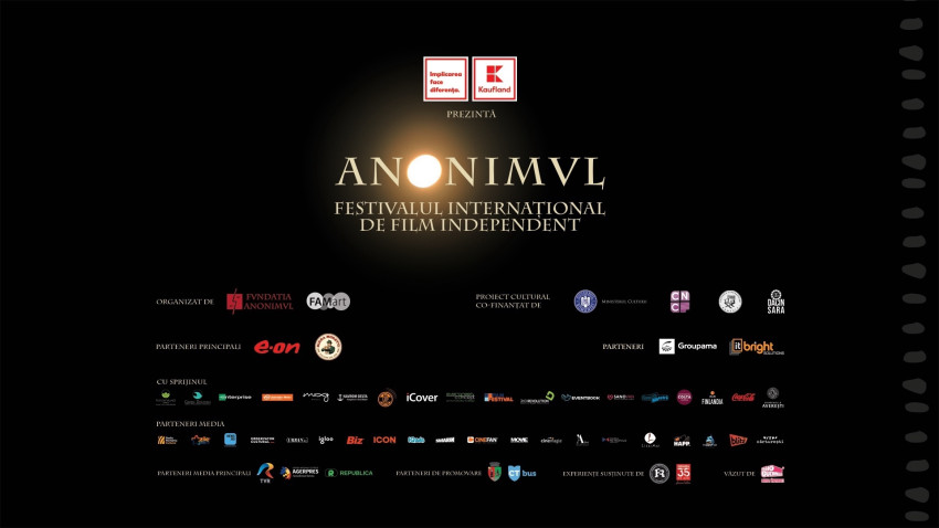 A început ANONIMUL 2026. Peste 4000 de spectatori au văzut sub cerul de la Sfântu Gheorghe „Gentle Monster” în regia lui Marie Kreutzer