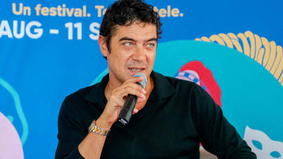 Actorul italian Riccardo Scamarcio, prezent la Buzău: cucerit de vinul rom&acirc;nesc şi invitat de onoare la Buzău International Arts Festival