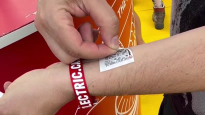Eugenia - Daca esti in cautarea unei amintiri cool de la festival, te asteptam la standul Eugenia la EC!