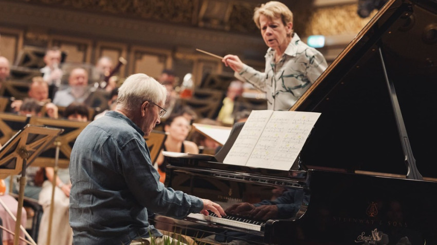 Marin Alsop, discipolă a lui Leonard Bernstein, dirijează pentru prima dată în România, astăzi, la Concursul Enescu