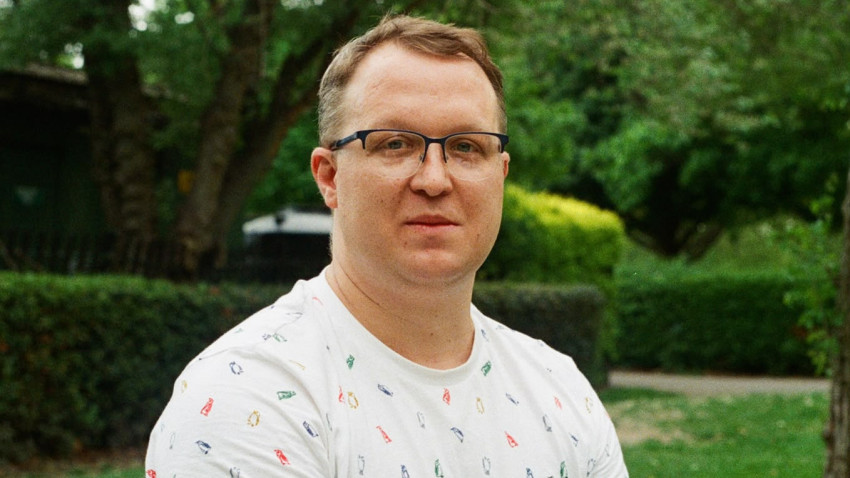 [AI & me] Marius Comper: AI-ul nu promite nimic. Din contră, AI-ul ne condamnă să expunem limitele propriei imaginații, propriei răbdări, propriei disponibilități de muncă.