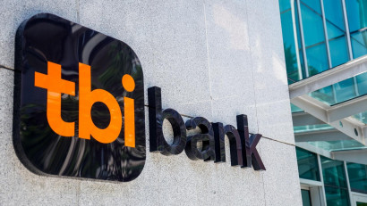 tbi bank sprijină dezvoltatorii imobiliari afectați de blocajul sistemului de carte funciară, oferindu-le o perioadă de grație de p&acirc;nă la două luni. Dezvoltatorii pot am&acirc;na temporar plata ratelor aferente finanțărilor existente