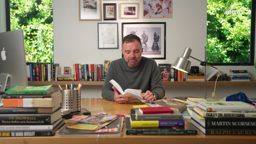 Lecții de Scientific Advertising de la Claude Hopkins: Să nu privim oamenii în masă