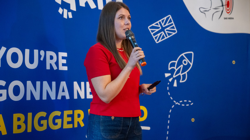 Peste jumătate dintre părinți cred că inteligența artificială poate accelera învățarea limbii engleze, potrivit Novakid