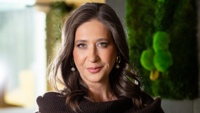 [PR Reloaded] Monica Jitariuc: Poate cea mai periculoasă greșeală este să automatizezi g&acirc;ndirea &icirc;nainte să fi &icirc;nvățat să g&acirc;ndești