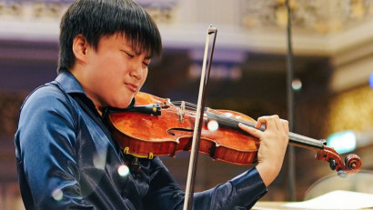 La doar 11 ani, violonistul Jayden King devine cel mai t&acirc;năr c&acirc;știgător din istoria Concursului Internațional George Enescu