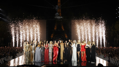 Nadia Comăneci, primul ambasador L&rsquo;Or&eacute;al Paris din Rom&acirc;nia pe podiumul Le D&eacute;fil&eacute; de la Paris