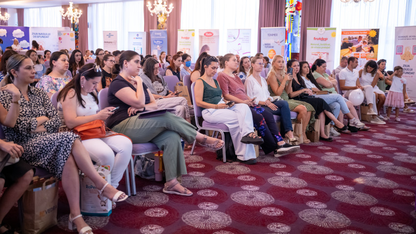 Înapoi în colectivitate: un eveniment Social Moms construit în jurul întrebărilor reale ale părinților