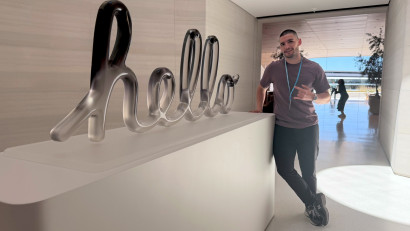 Vlad Vaida, invitat la Apple Park, unde este așteptată lansarea noii generații iPhone, la primul mare eveniment din era noului CEO John Ternus