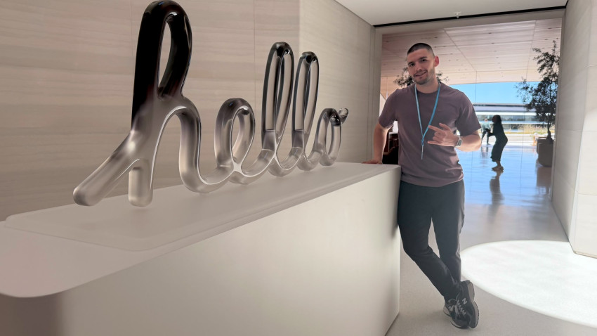 Vlad Vaida, invitat la Apple Park, unde este așteptată lansarea noii generații iPhone, la primul mare eveniment din era noului CEO John Ternus