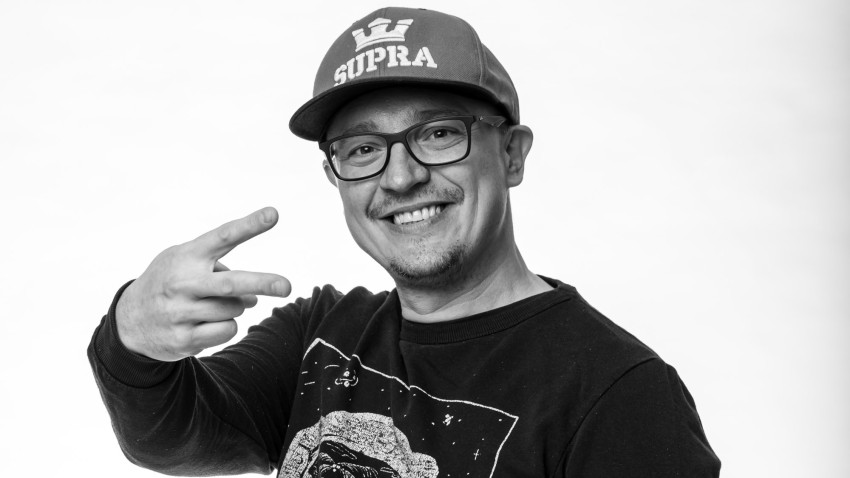 [Creative State] Adrian Păsărică: Când toți merg într-o direcție, mergi invers. Nu e totul despre preț, deși vei găsi suficient de multe studii care vor indica acest lucru